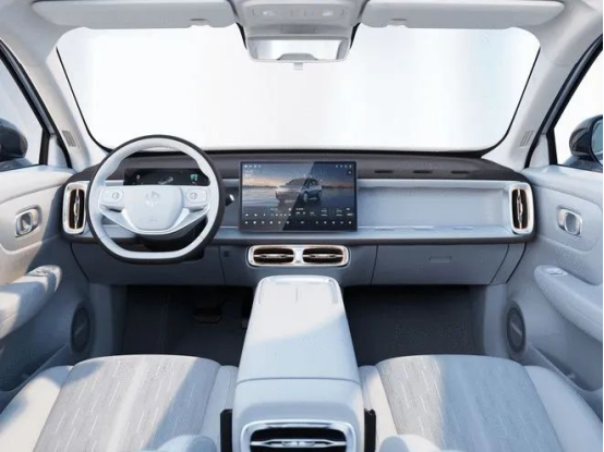 Hic est professionalis English translation of a Automotive Engineering plastics fama.